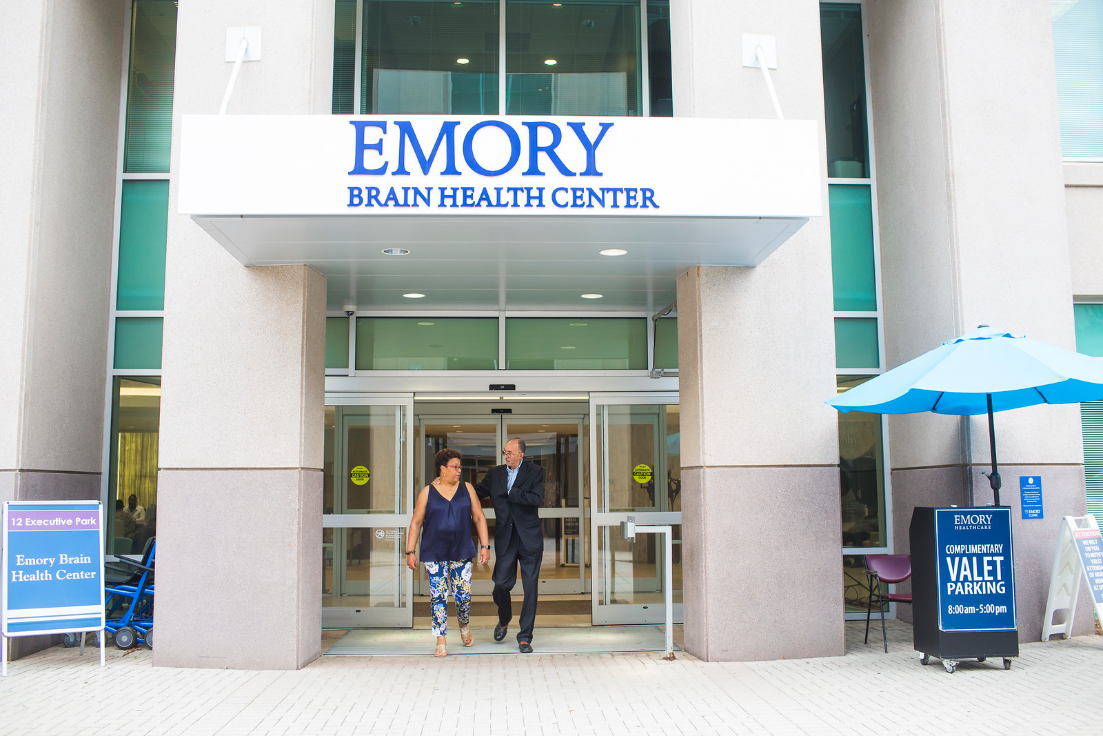 a couple walking out of the emory brain health clinic